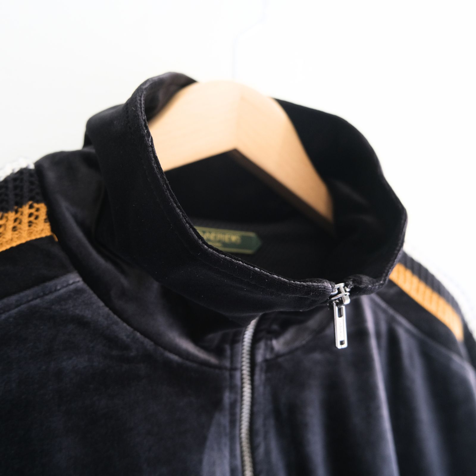 【残り1点】VELOUR TRACK JACKET（BLACK）