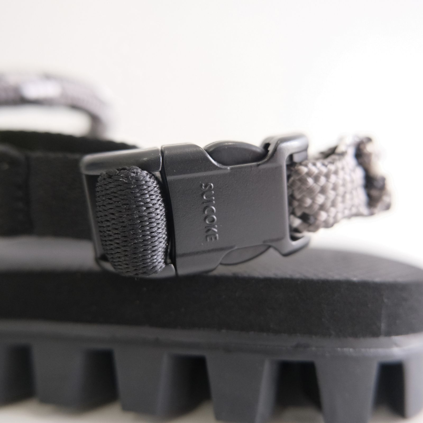 Suicoke x is-ness GUT KAT-2-ISN（CHARCOAL x BLACK）