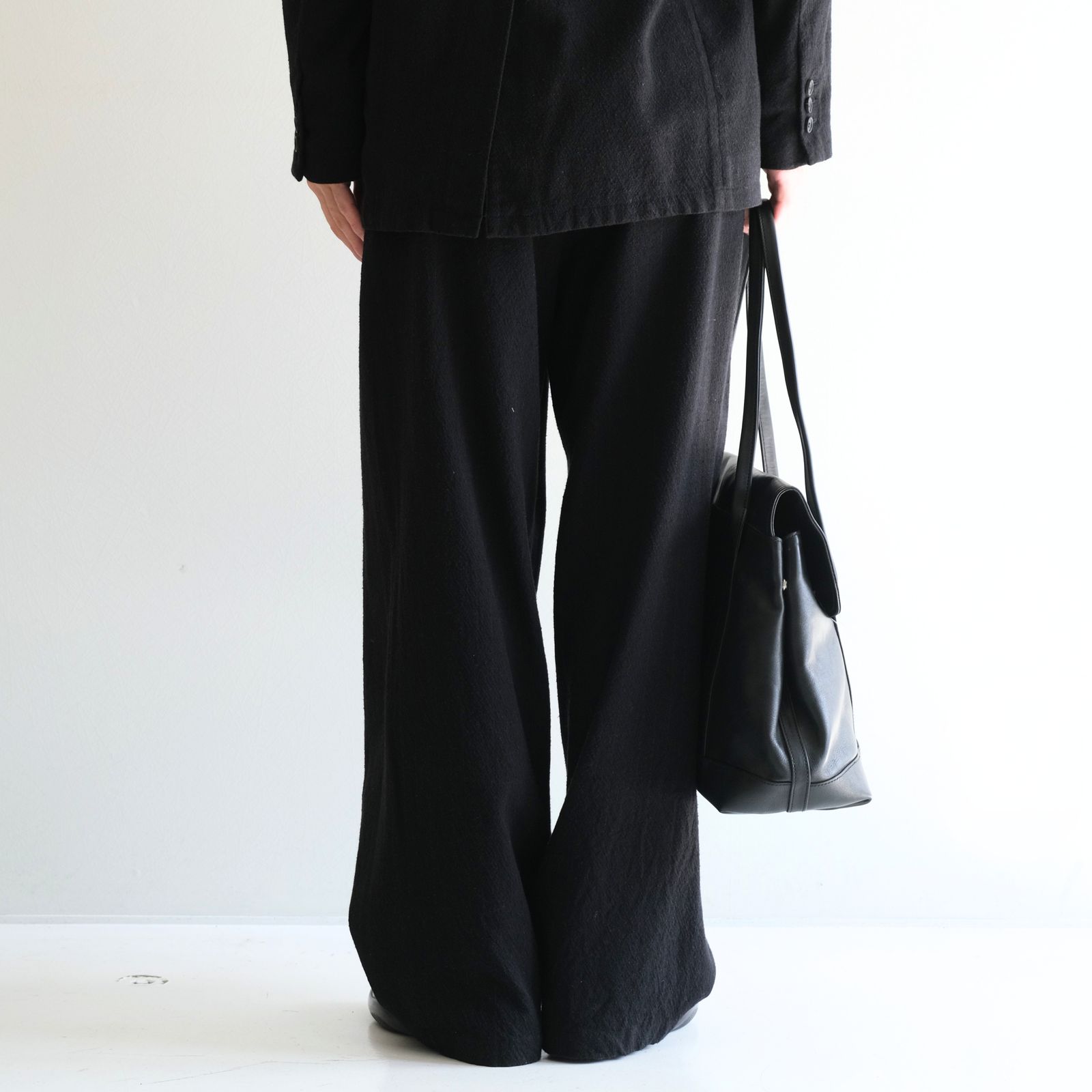 ROUND TOTE BAG M SIZE（BLACK）