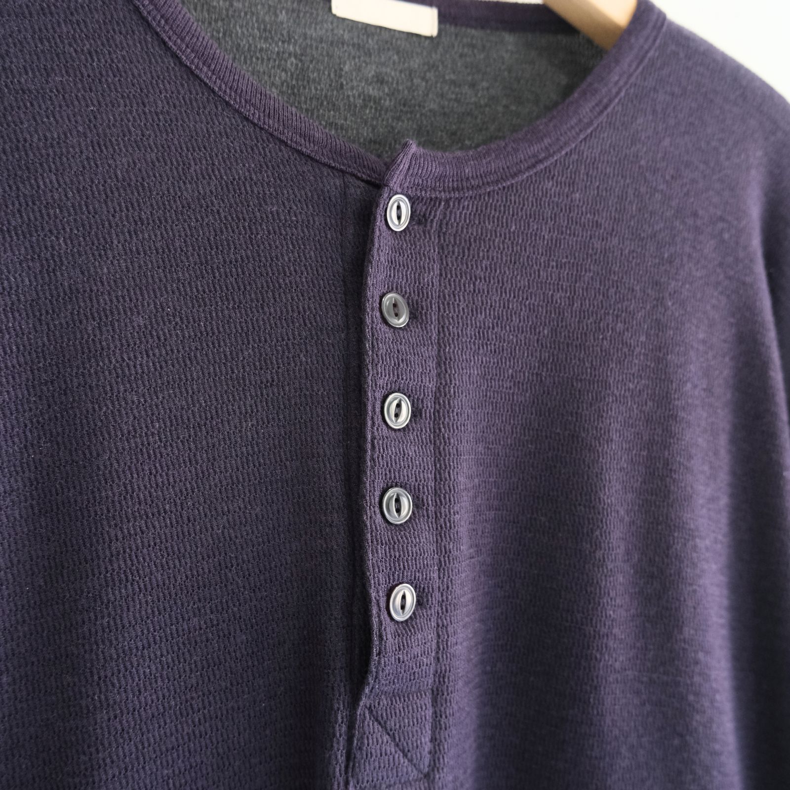 W/C HONEYCOMB HENLEY-NECK TOP（DARK PURPLE）