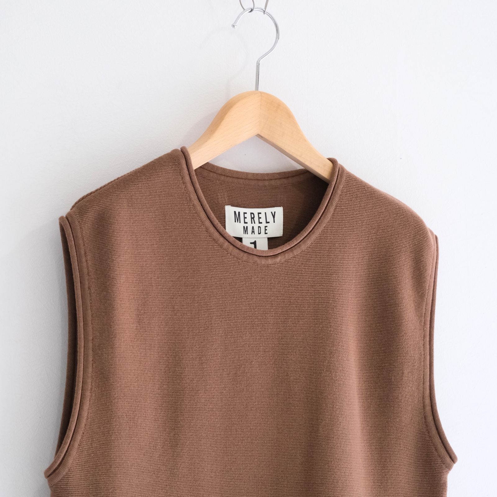 PREMIUM WIDE SHOULDER KNIT SLEEVELESS / ニット / ノースリーブ / CARAMEL BROWN