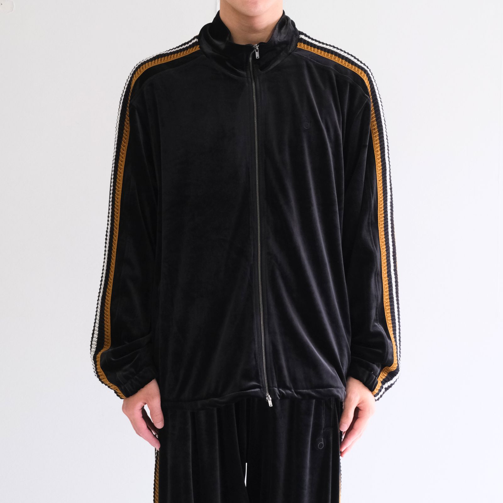 【残り1点】VELOUR TRACK JACKET（BLACK）
