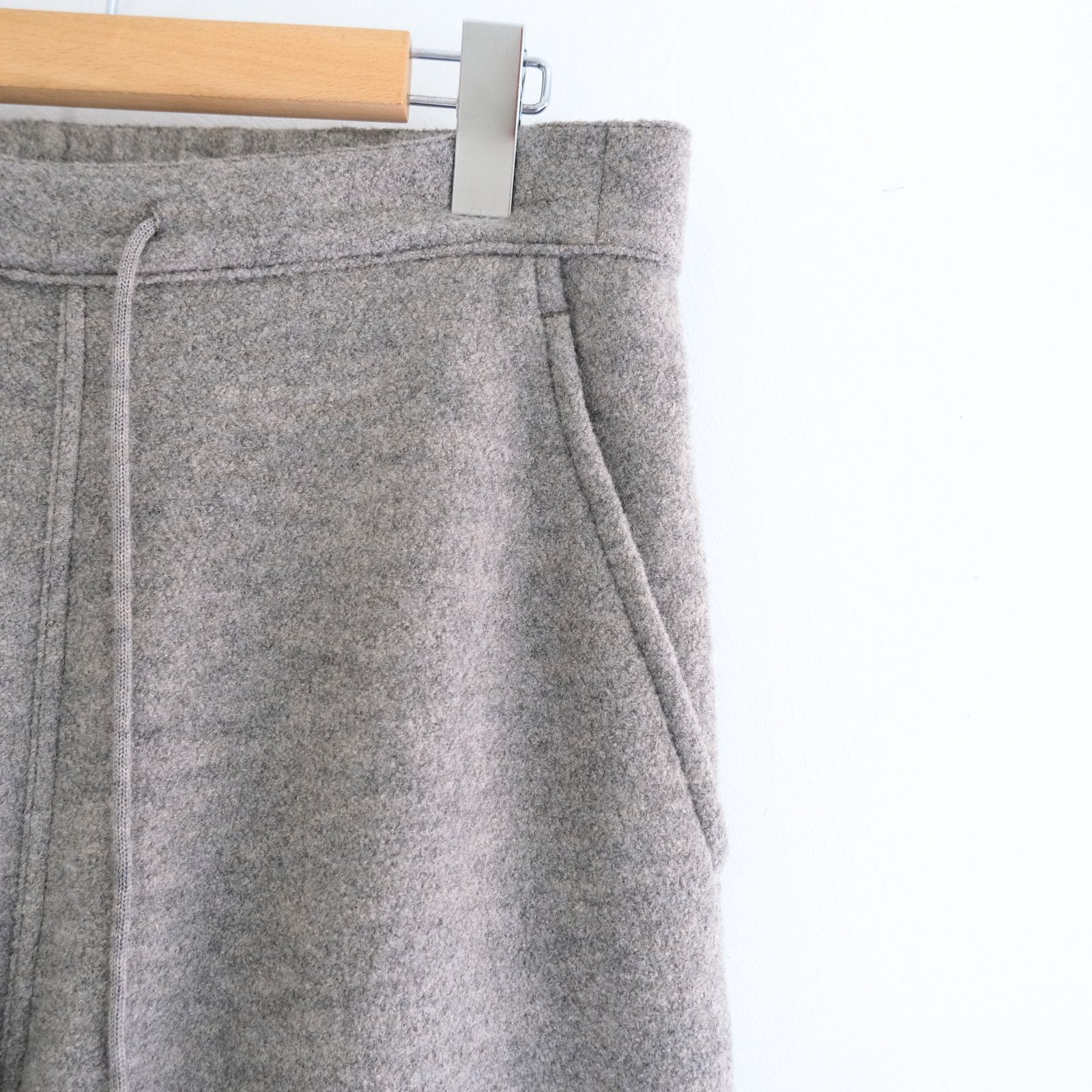 【残り1点】KNIT PANTS ‐Hard Twist Crepe‐（Greige）