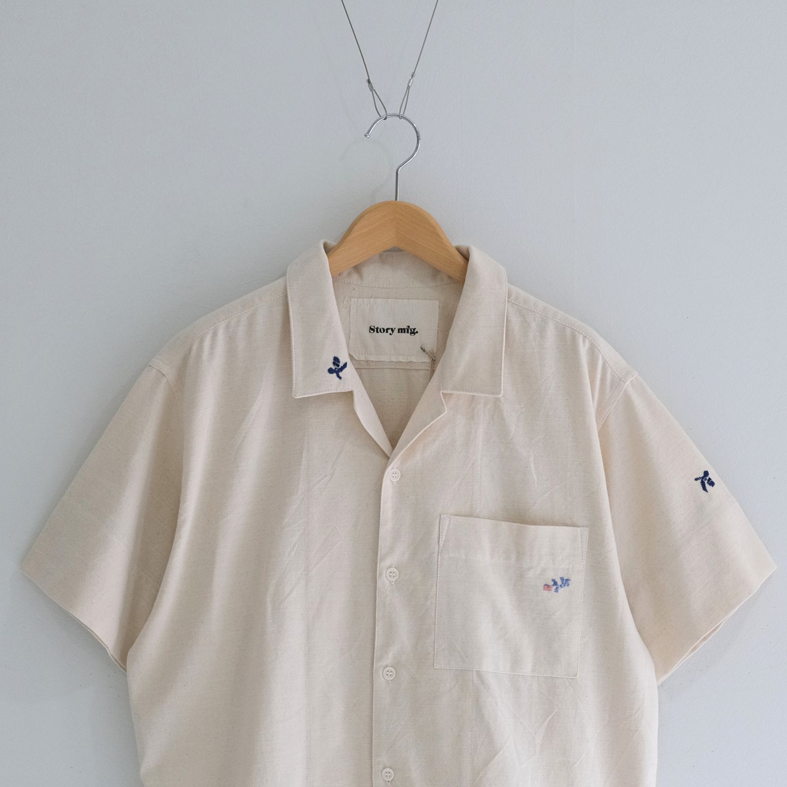 GREETINGS SHIRT / 半袖シャツ / 手刺繍 / ECRU INTERRUPTED