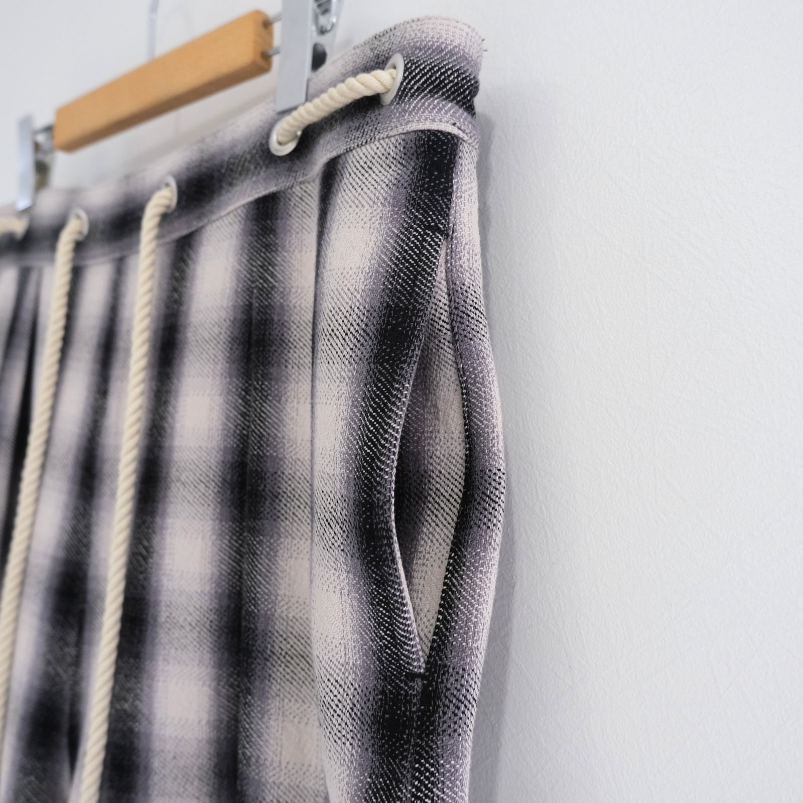 【残り1点】HEAVY FLANNEL CROPPED BAGGY（OFF WHITE×BLACK）