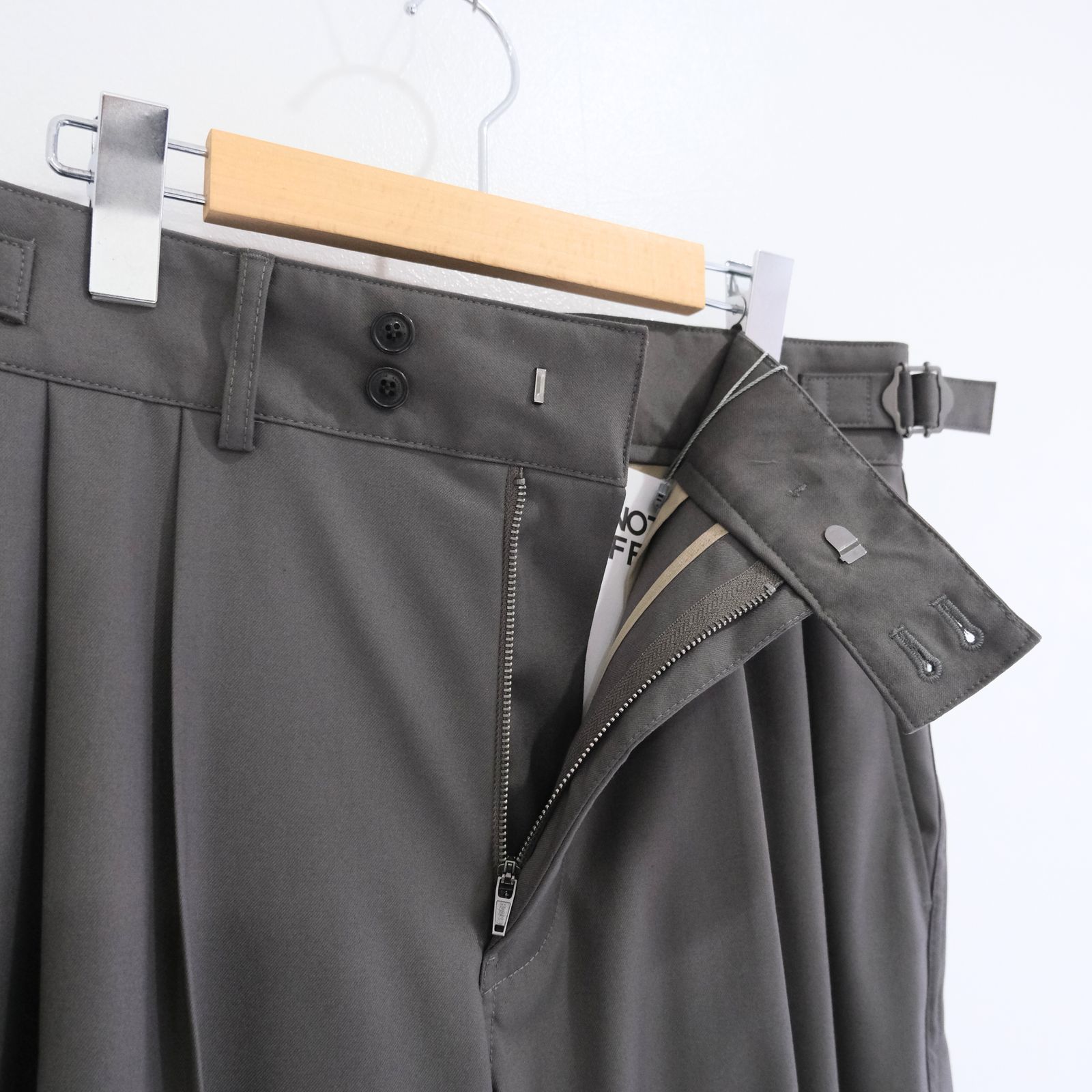 Santiago Slacks / サンティアゴスラックス（OLIVE GRAY）