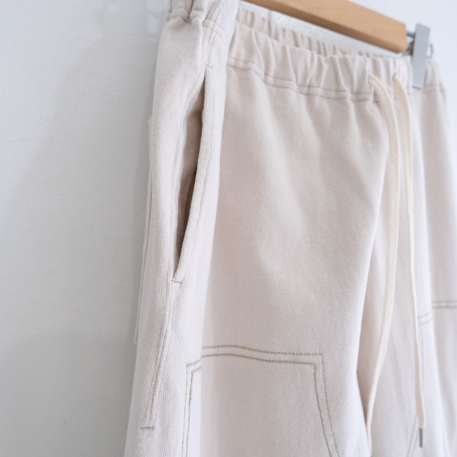 CONTRADICT SWEAT PANTS / パンツ/ スウェット / ダブルニー / 裏毛素材 / SHADOW WHITE