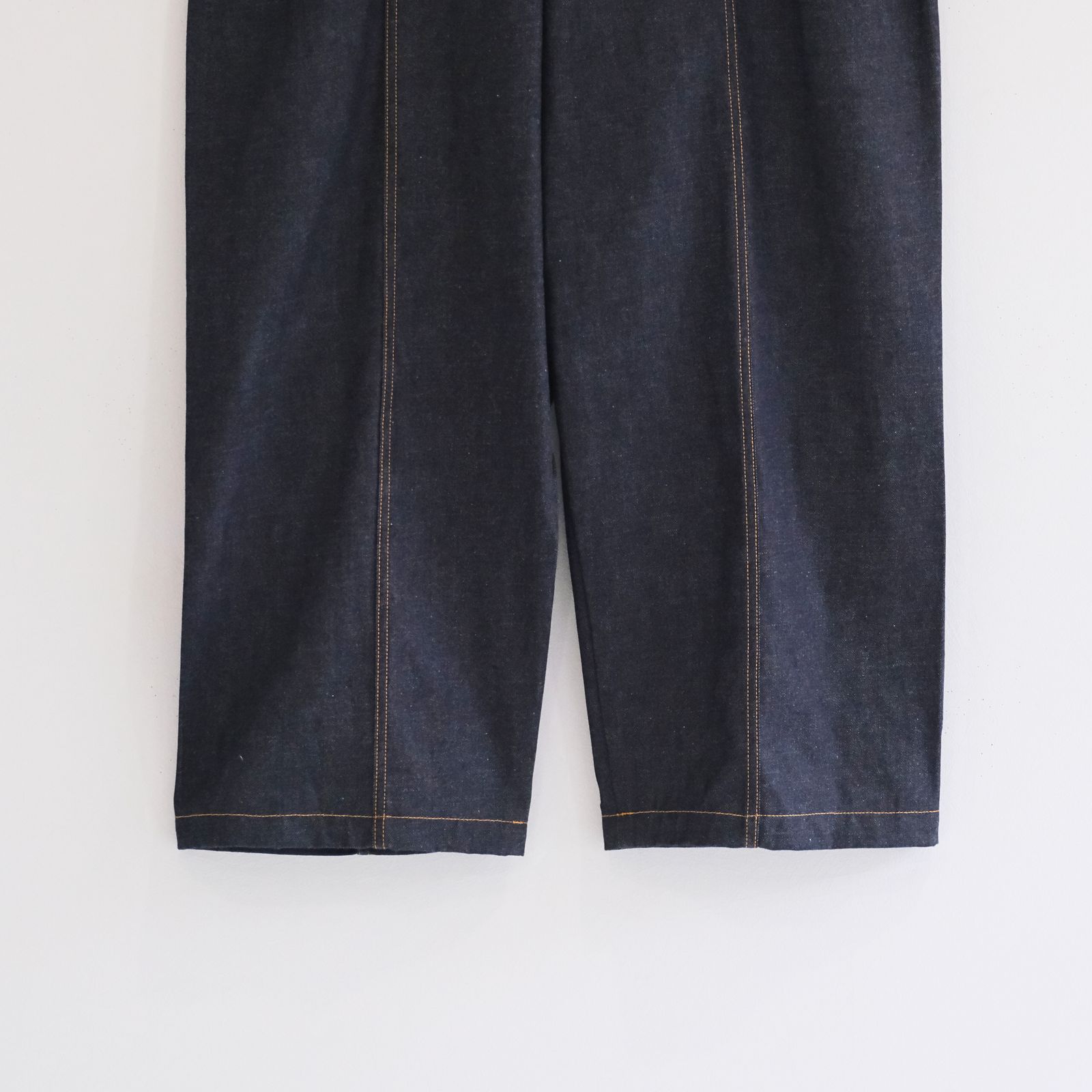 WELT TROUSER RAW DENIM / ワイドストレート / デニム/ ボトムス