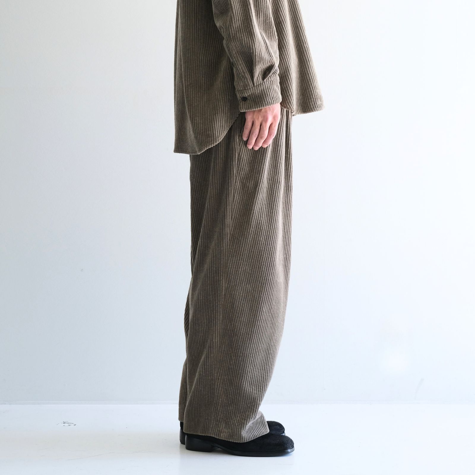 【残り1点】Corduroy Relax Trousers（Beige）