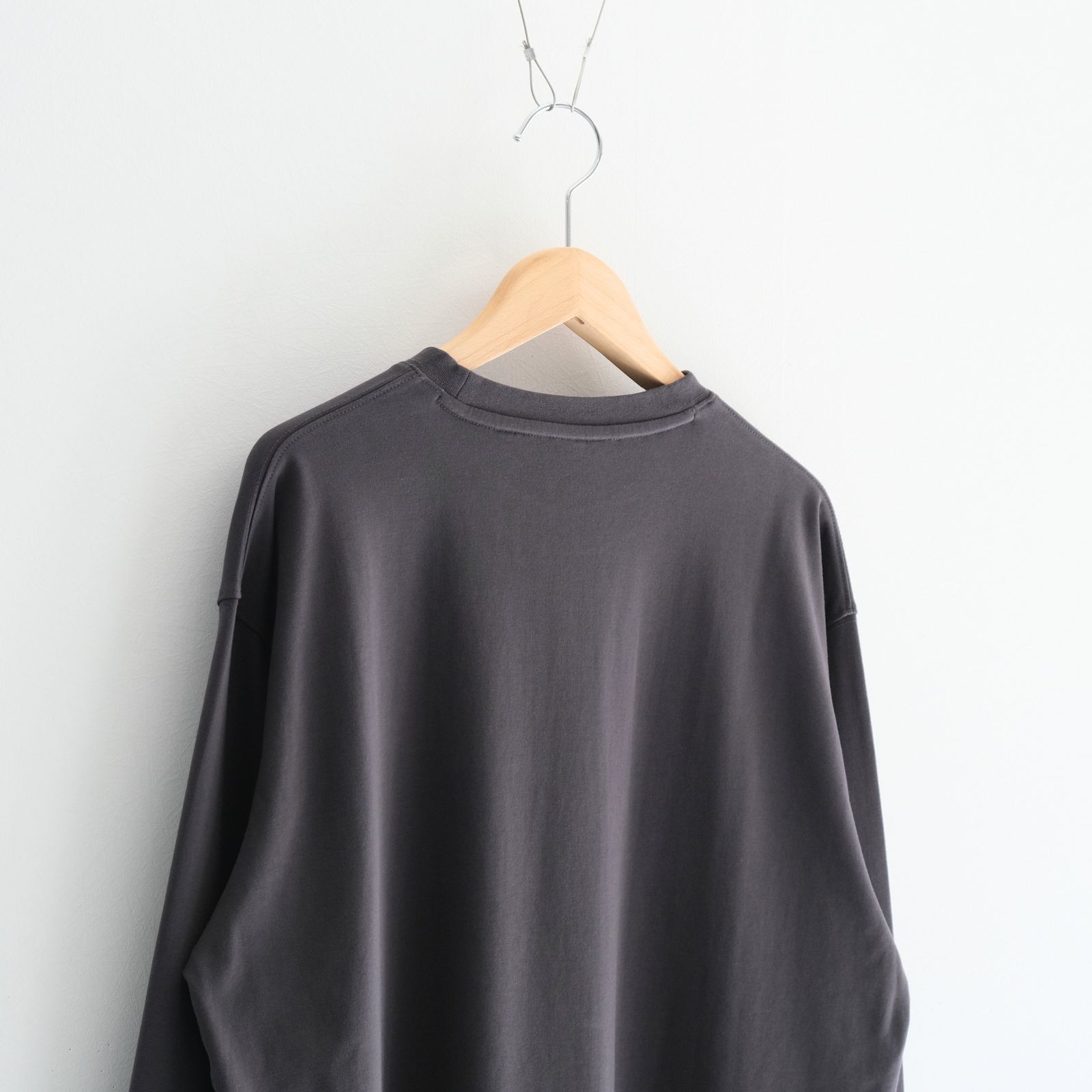 Basis L/S Tee / ベーシック長袖Tシャツ（GRAPHITE）