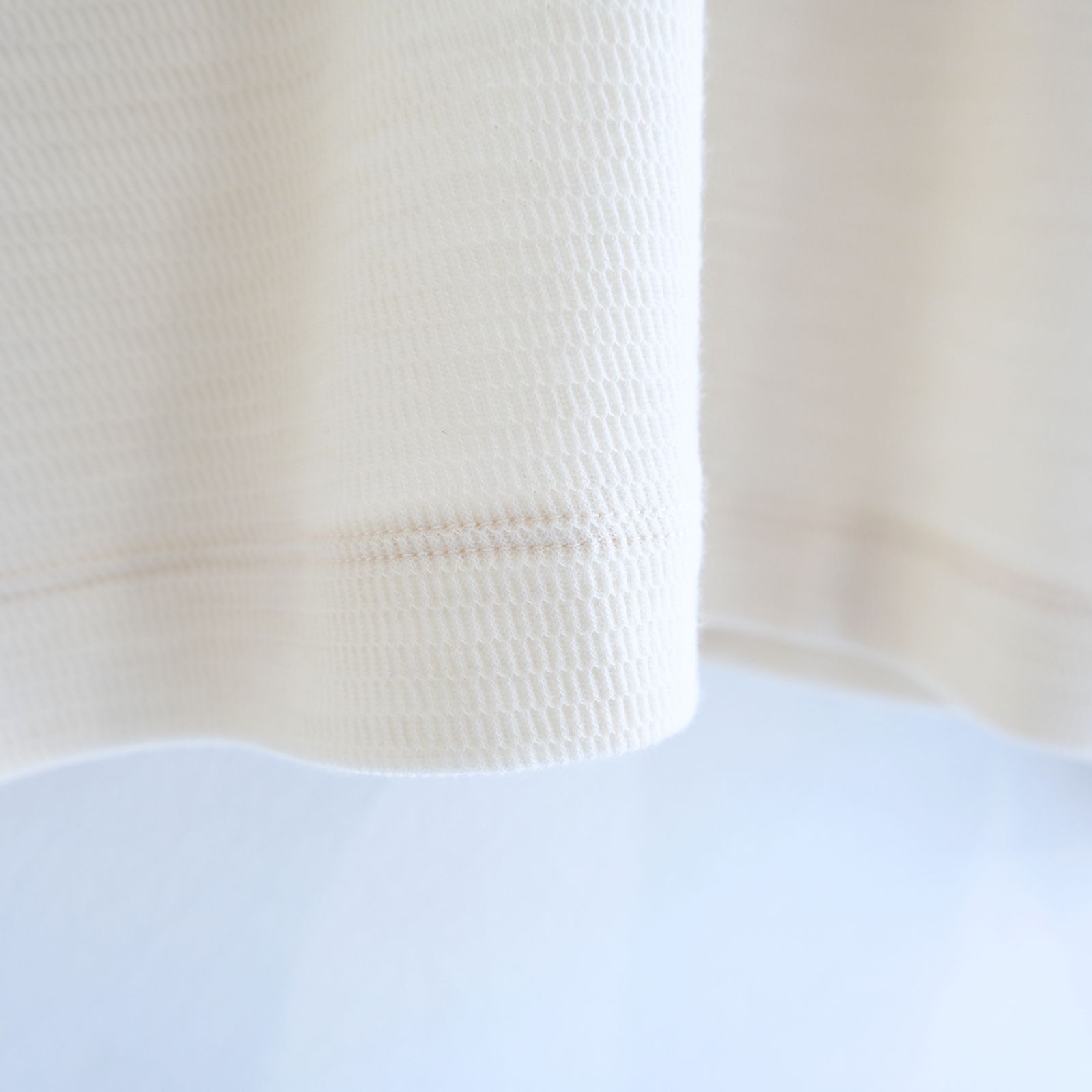 W/C HONEYCOMB HENLEY-NECK TOP（ECRU）