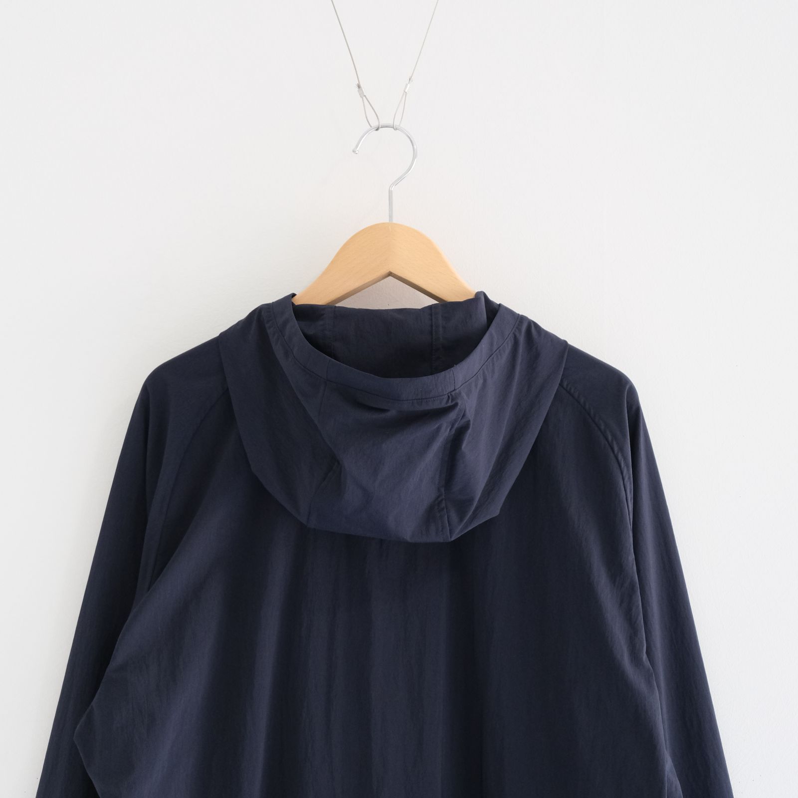 SHIBO NYLON SEASIDE PARKA / ナイロン / パーカー / NAVY