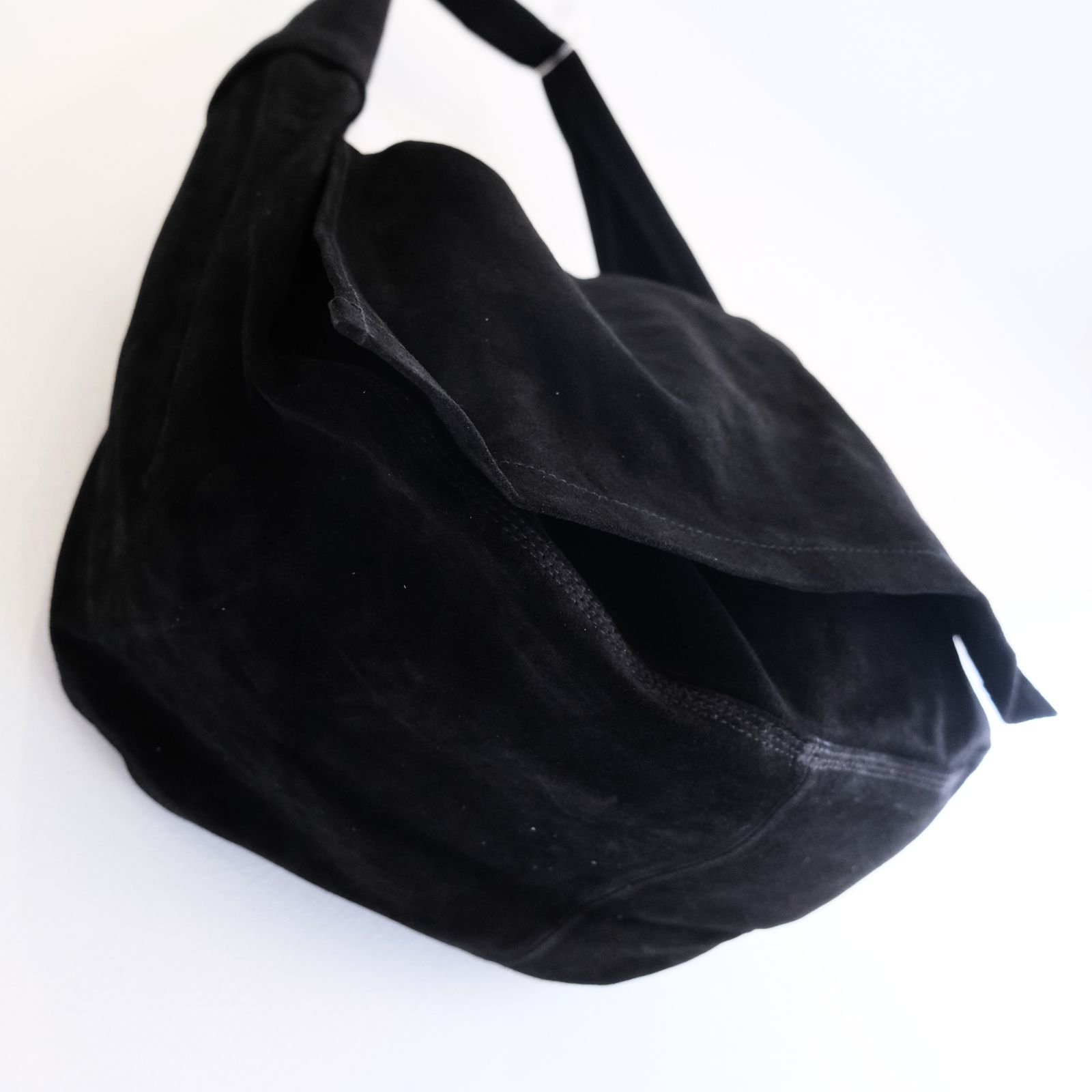 LEATHER SHOULDER BAG  - Cow split leather -（Black）