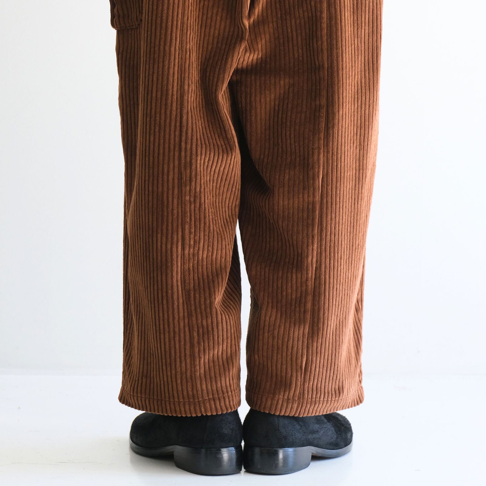 【残り1点】WIDE-WALE CORDUROY CARGO PANTS（BROWN）