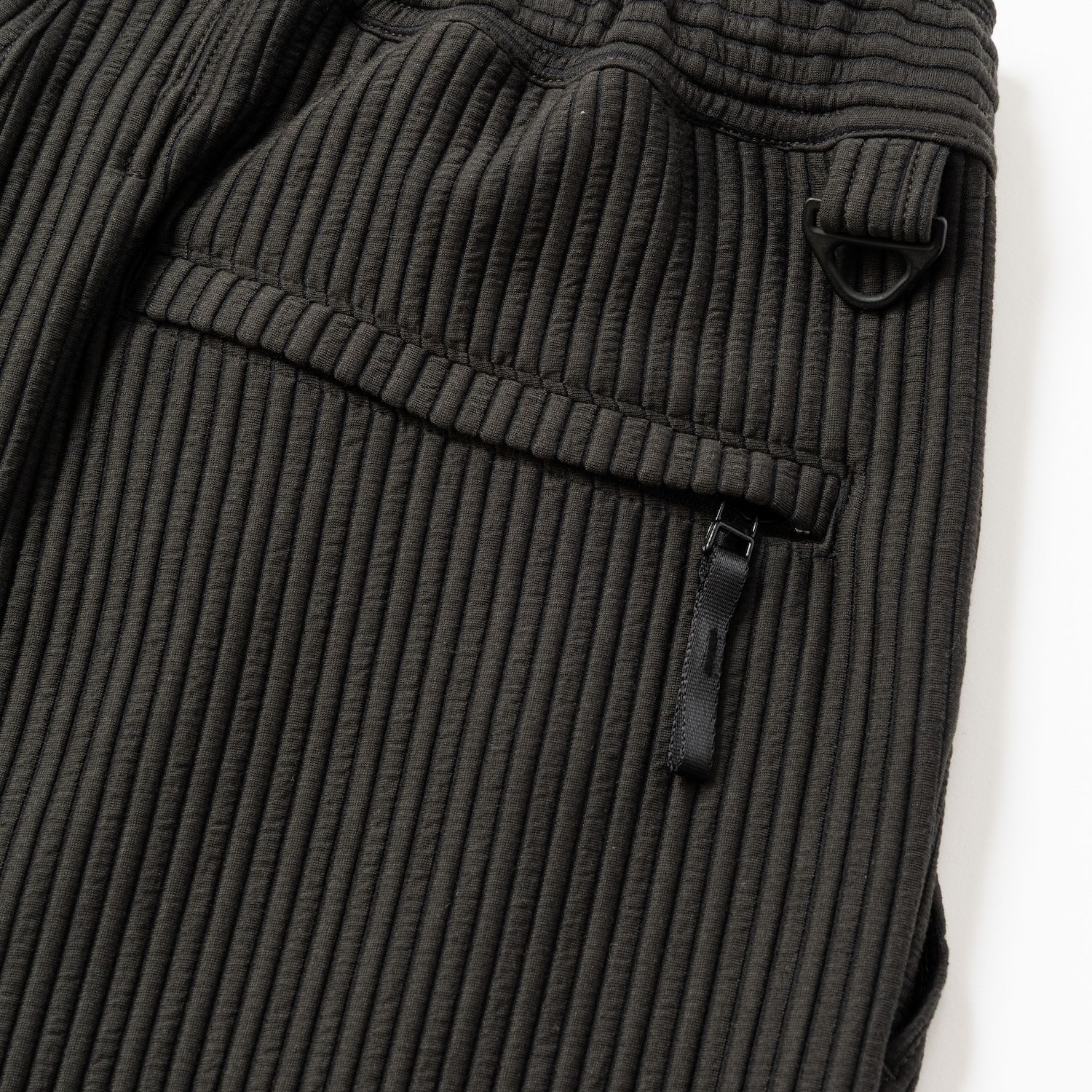 【入荷時期：2026年7月頃】Uneven Anonymous Easy Pants / アンイーヴン アノニマス イージー パンツ（OFF BLACK）