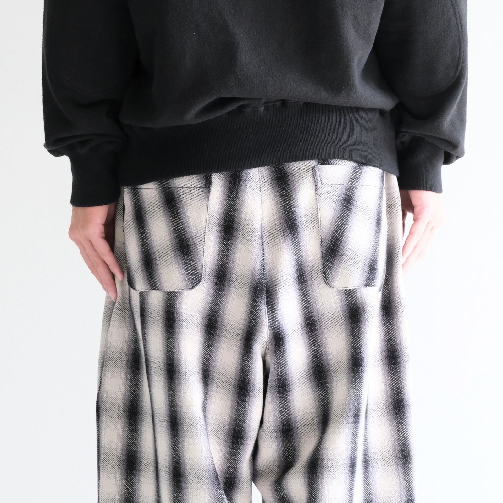 【残り1点】HEAVY FLANNEL CROPPED BAGGY（OFF WHITE×BLACK）