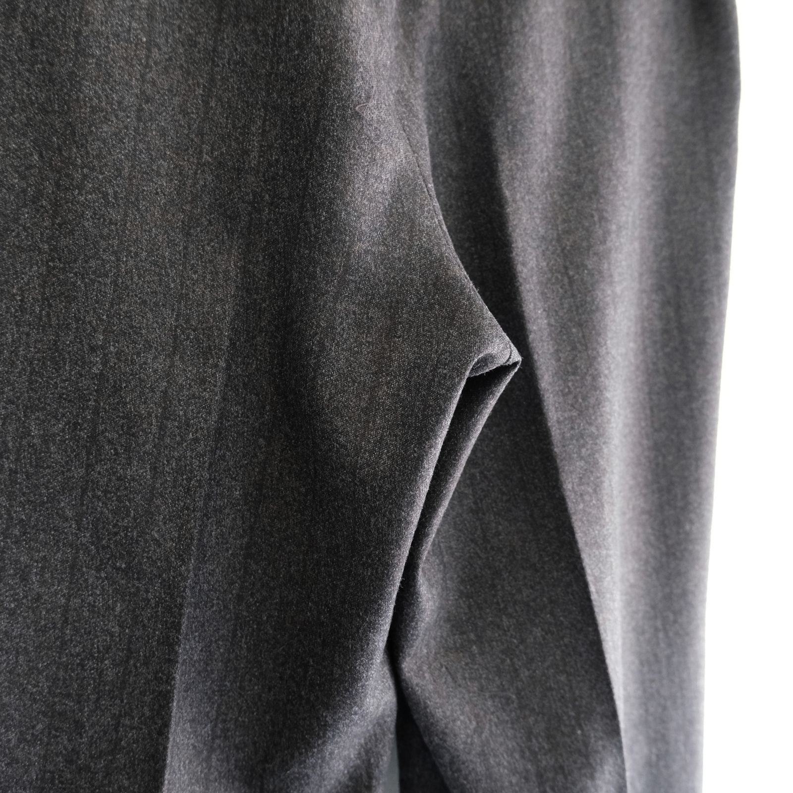 【残り1点】MELANGE BARATHEA STRIPE TUCKED TROUSERS（CHARCOAL BROWN）
