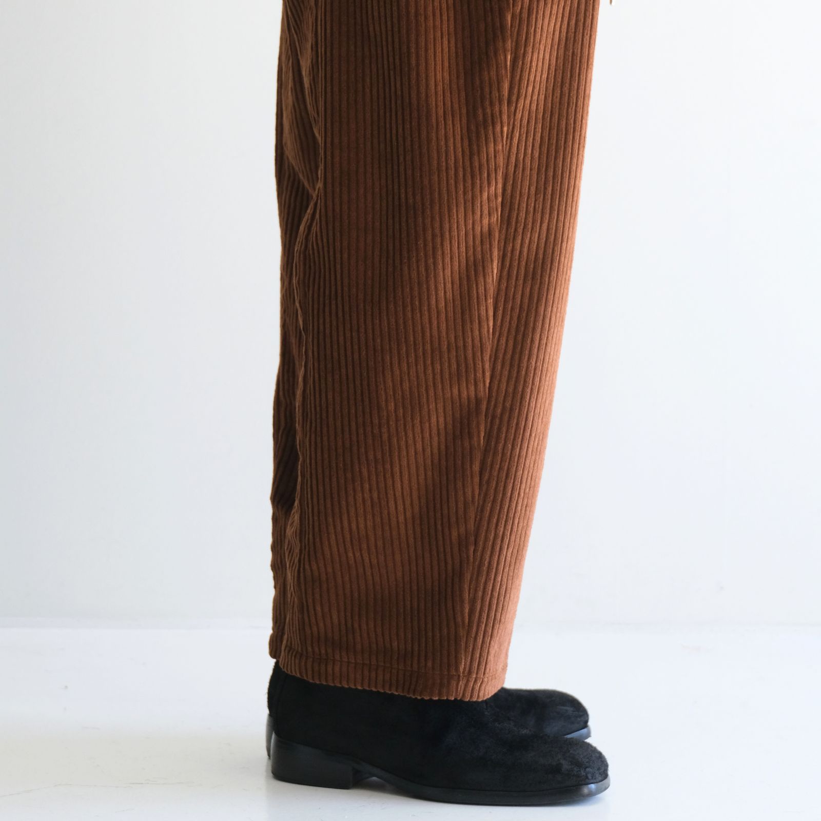 【残り1点】WIDE-WALE CORDUROY CARGO PANTS（BROWN）