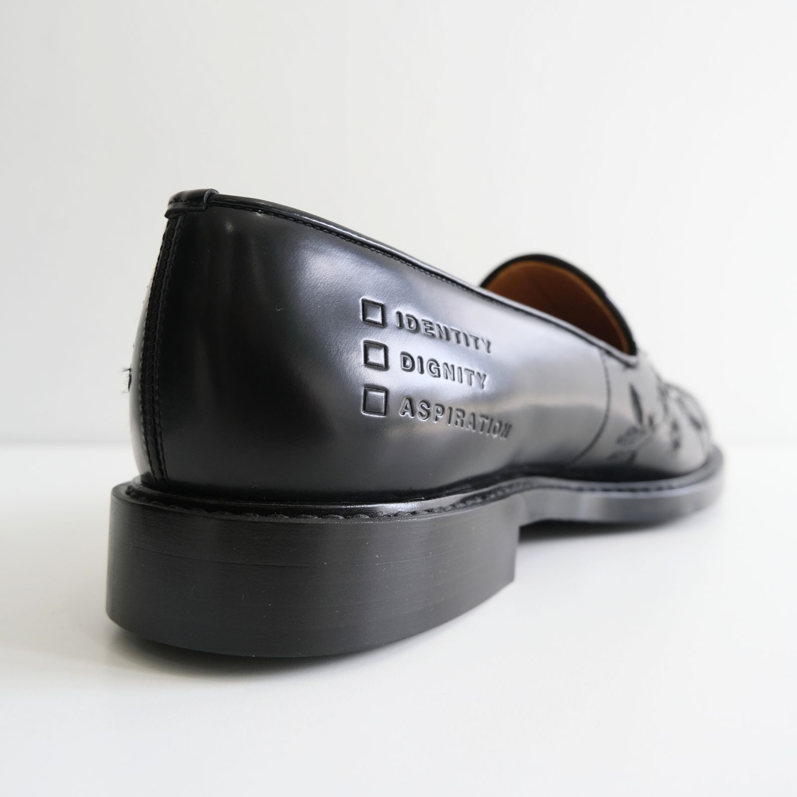 "DANCE" Embroidered Opera Shoes by HARUTA（BLACK）
