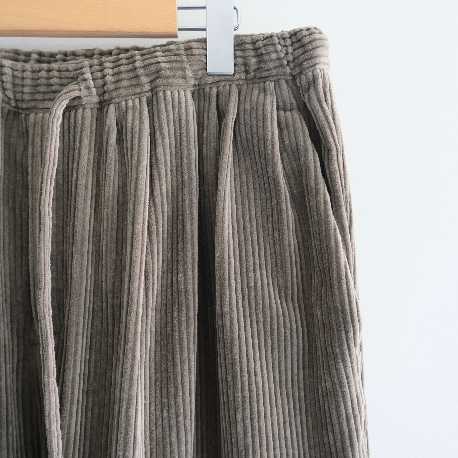 【残り1点】Corduroy Relax Trousers（Beige）