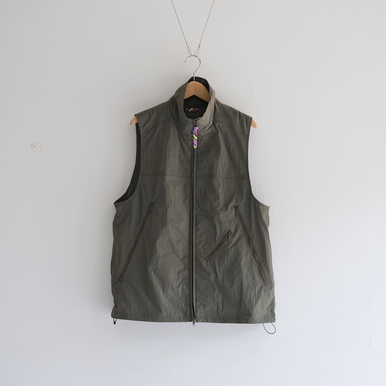 is-ness - LIGHT SHELL VEST / ベスト / ナイロン / KHAKI | iko
