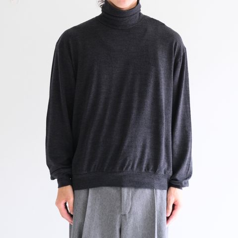 SUPER FINE WOOL COTTON TURTLE-NECK TOP（BORDER STRIPE）（BLACK×CHARCOAL）