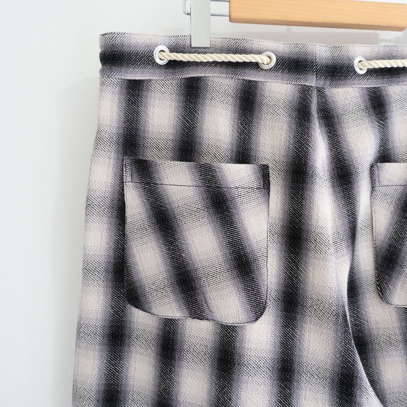 【残り1点】HEAVY FLANNEL CROPPED BAGGY（OFF WHITE×BLACK）