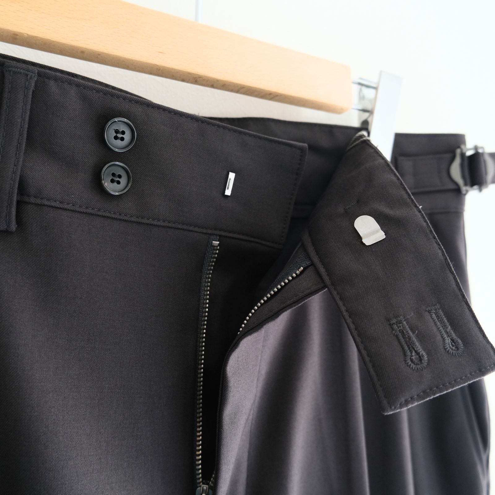 Santiago Slacks Standard / パンツ / スラックス / Charcoal