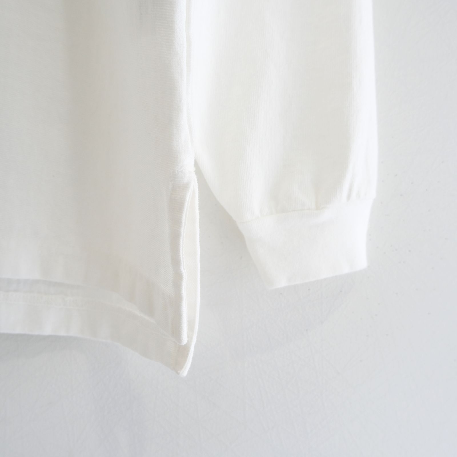 DETROIT LOGO CUTOFF LS TEE（OFF WHITE）