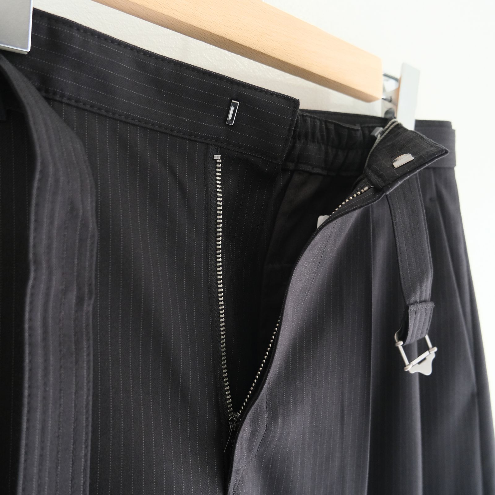 Hemingway Stripe Bermuda Pants / ヘミングウェイ ストライプ バミューダ パンツ（BLACK）