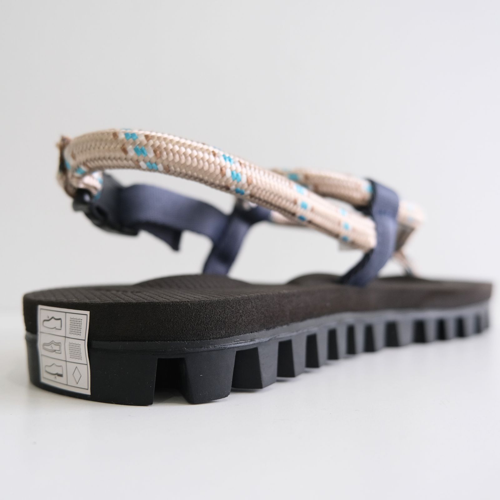 Suicoke x is-ness GUT KAT-2-ISN（BEIGE x GRAY）