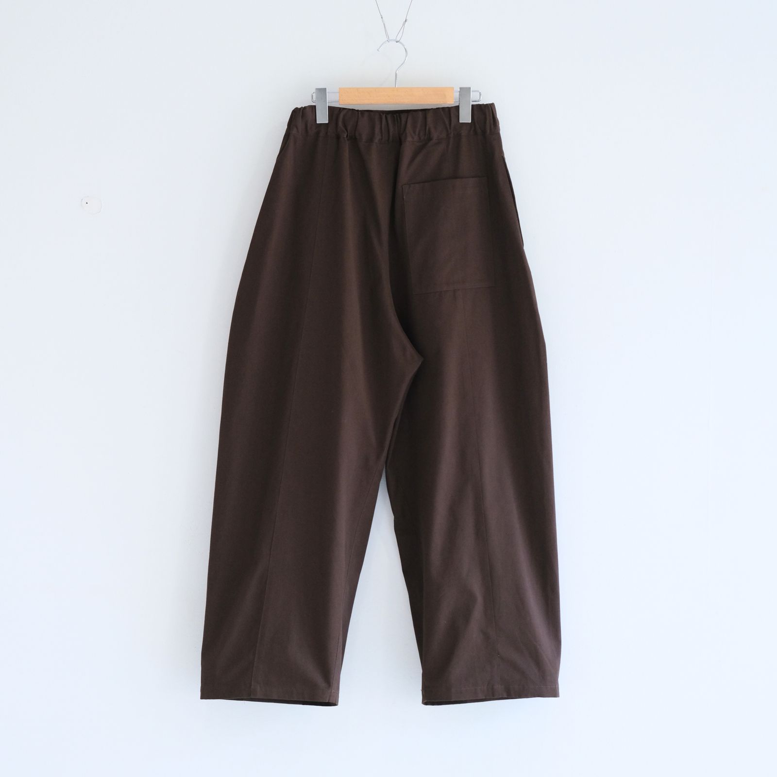 BOX PLEAT TROUSER / ボックスプリーツトラウザー / チノ / ボトムス / BROWN