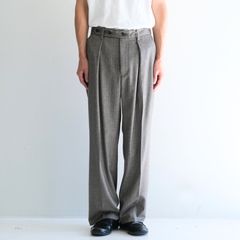 【残り1点】W/S HERRINGBONE STRIPE TUCKED TROUSERS（TAUPE GREY）