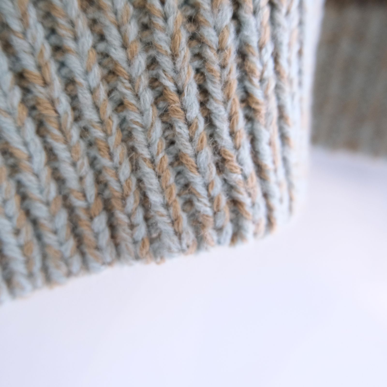 GRADATION STRIPE CREWNECK SWEATER（POWDER BLUE）