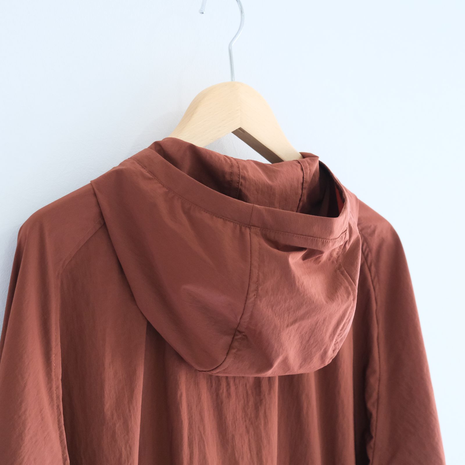 SHIBO NYLON SEASIDE PARKA / ナイロン / パーカー / BROWN