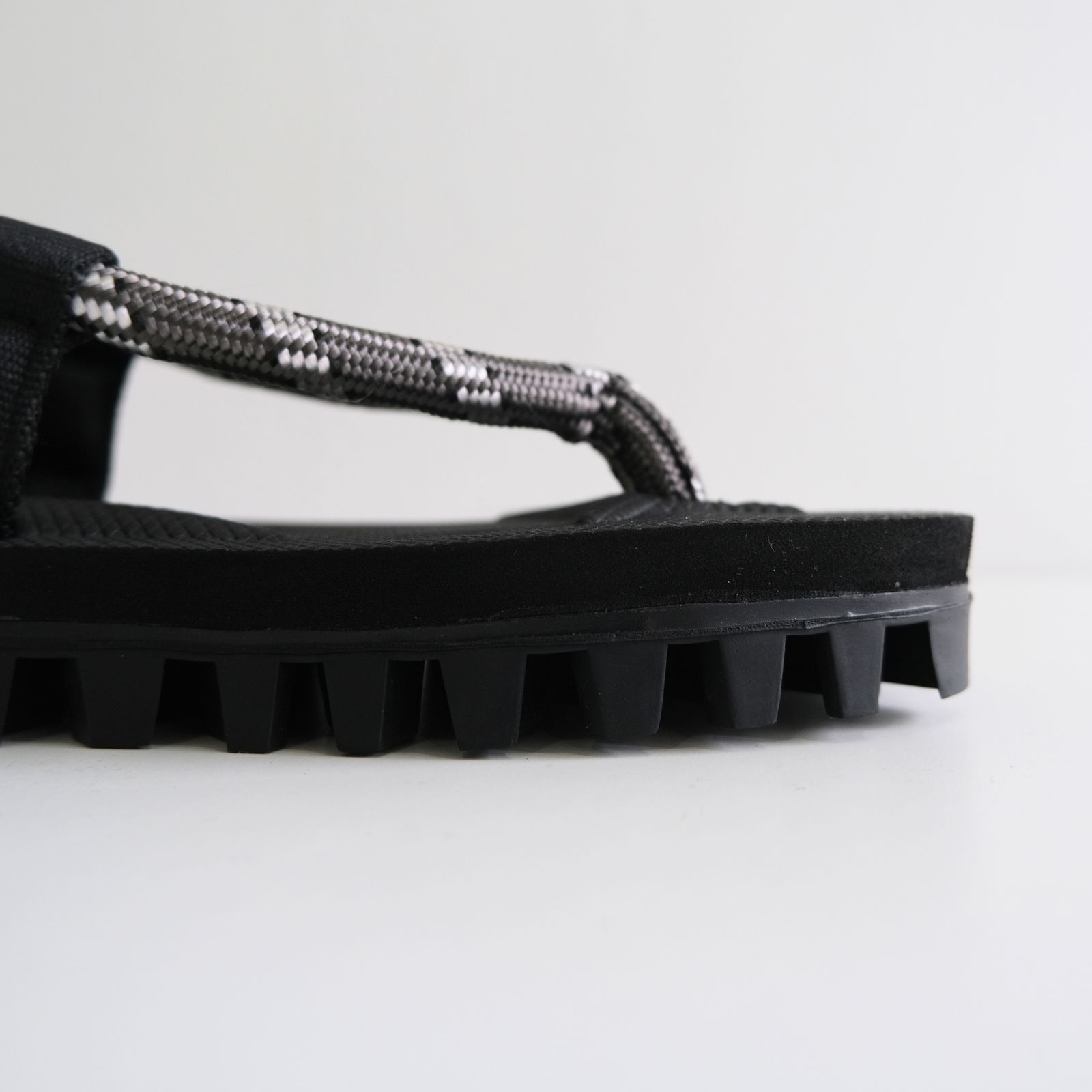 Suicoke x is-ness GUT KAT-2-ISN（CHARCOAL x BLACK）