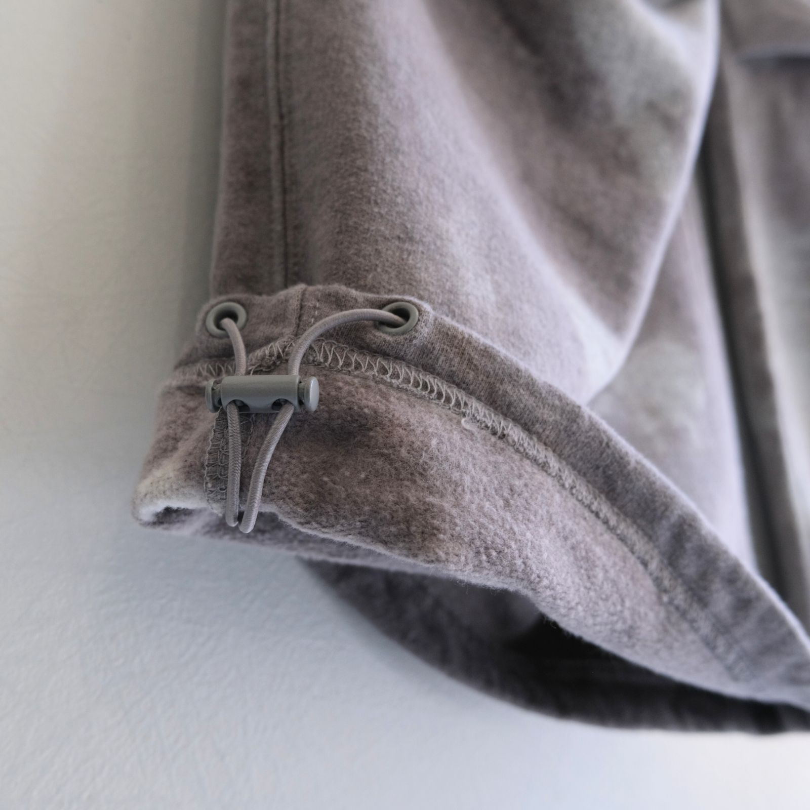 Reimagined Newsboy Fleece-Lined Sweatpants / パンツ / スウェットパンツ / Oak Gall Melange