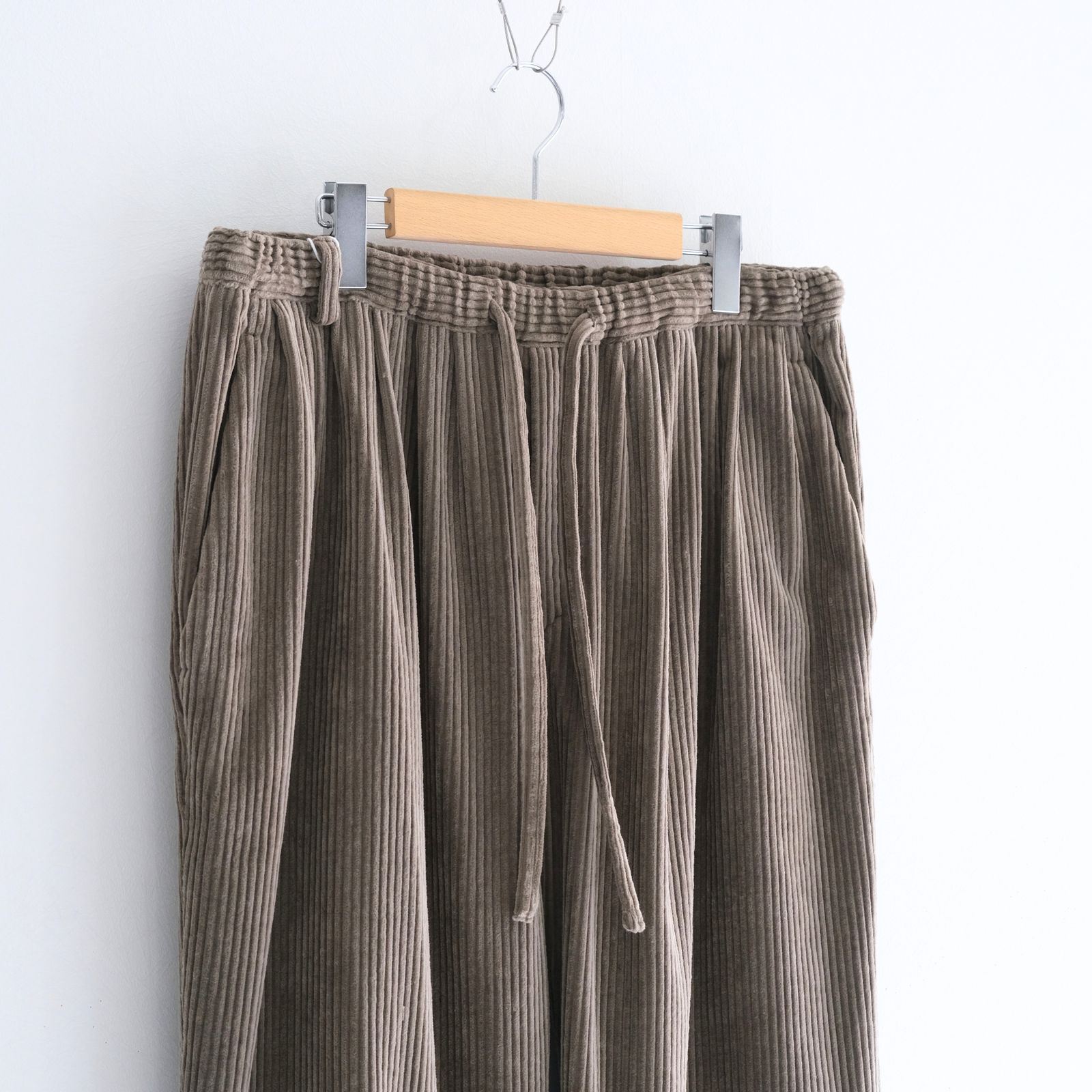 【残り1点】Corduroy Relax Trousers（Beige）