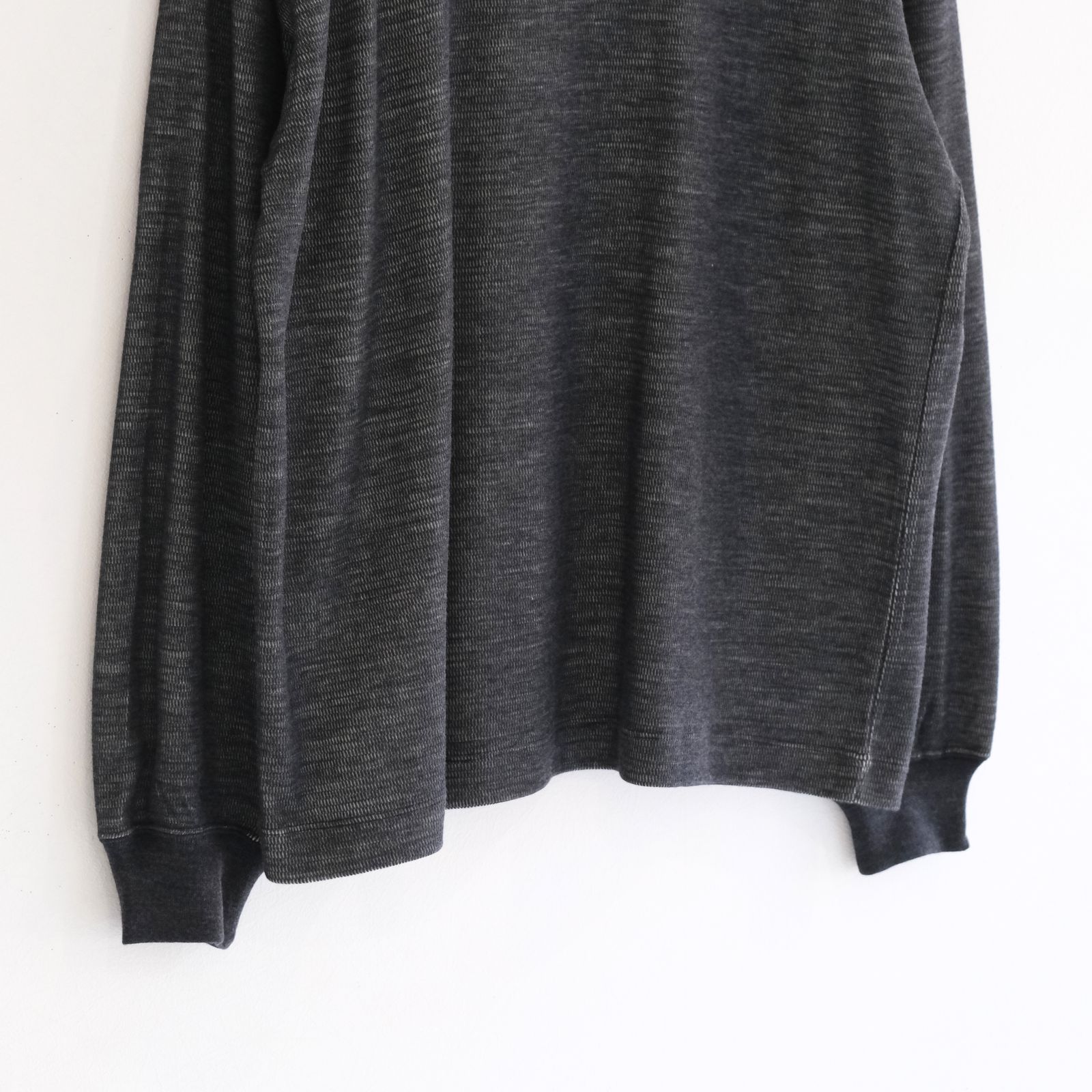 W/C HONEYCOMB HENLEY-NECK TOP（CHARCOAL）