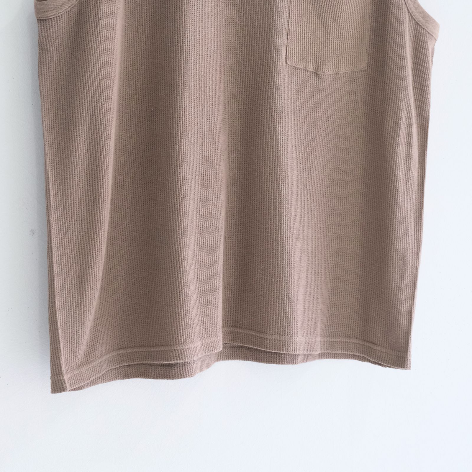 WRAP AROUND SLEEVELESS POCKET TEE ‐Recycle supima waffle‐ / ラップアラウンドスリーブレスポケットTEE ‐リサイクルスーピマワッフル‐（Brown）