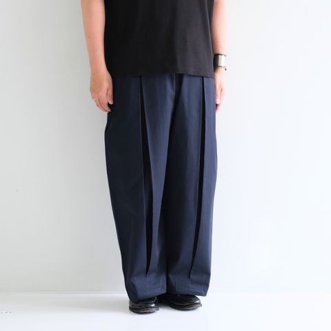 BOX PLEAT TROUSER / ボックスプリーツトラウザー / チノ / ボトムス / ネイビー
