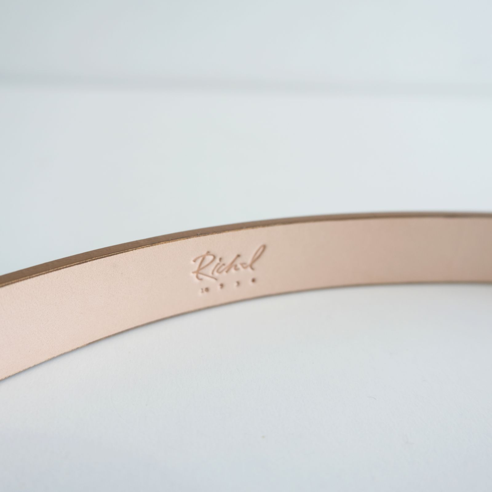 Elongated Leather Belt / ベルト / レザーベルト / Black