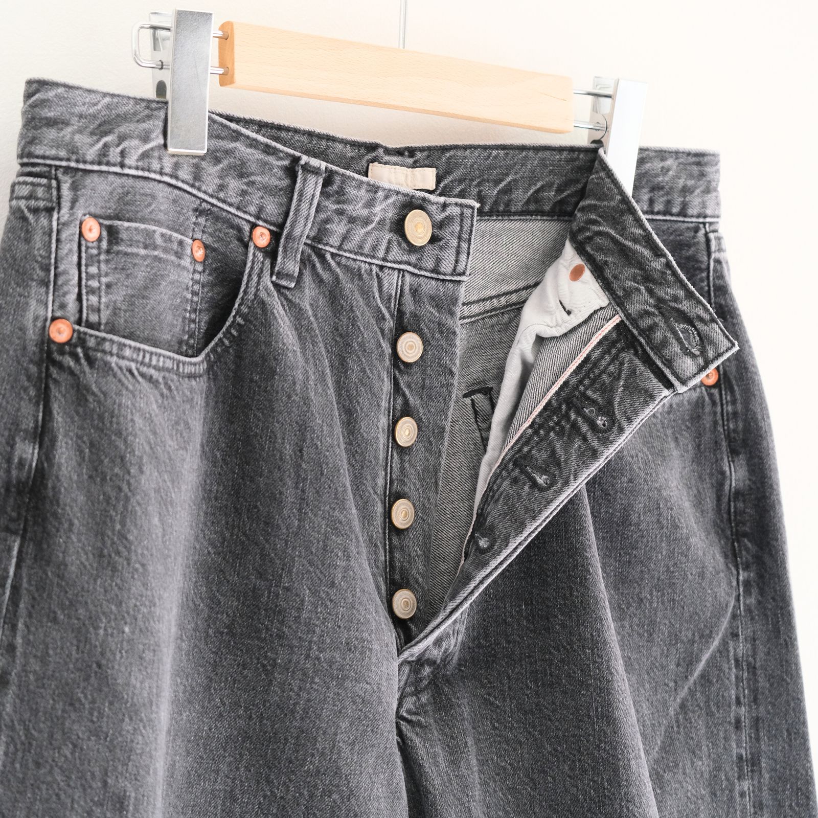 WASHED SELVEDGE BLACK DENIM 5P PANTS / デニム / 5ポケット / USED GREY