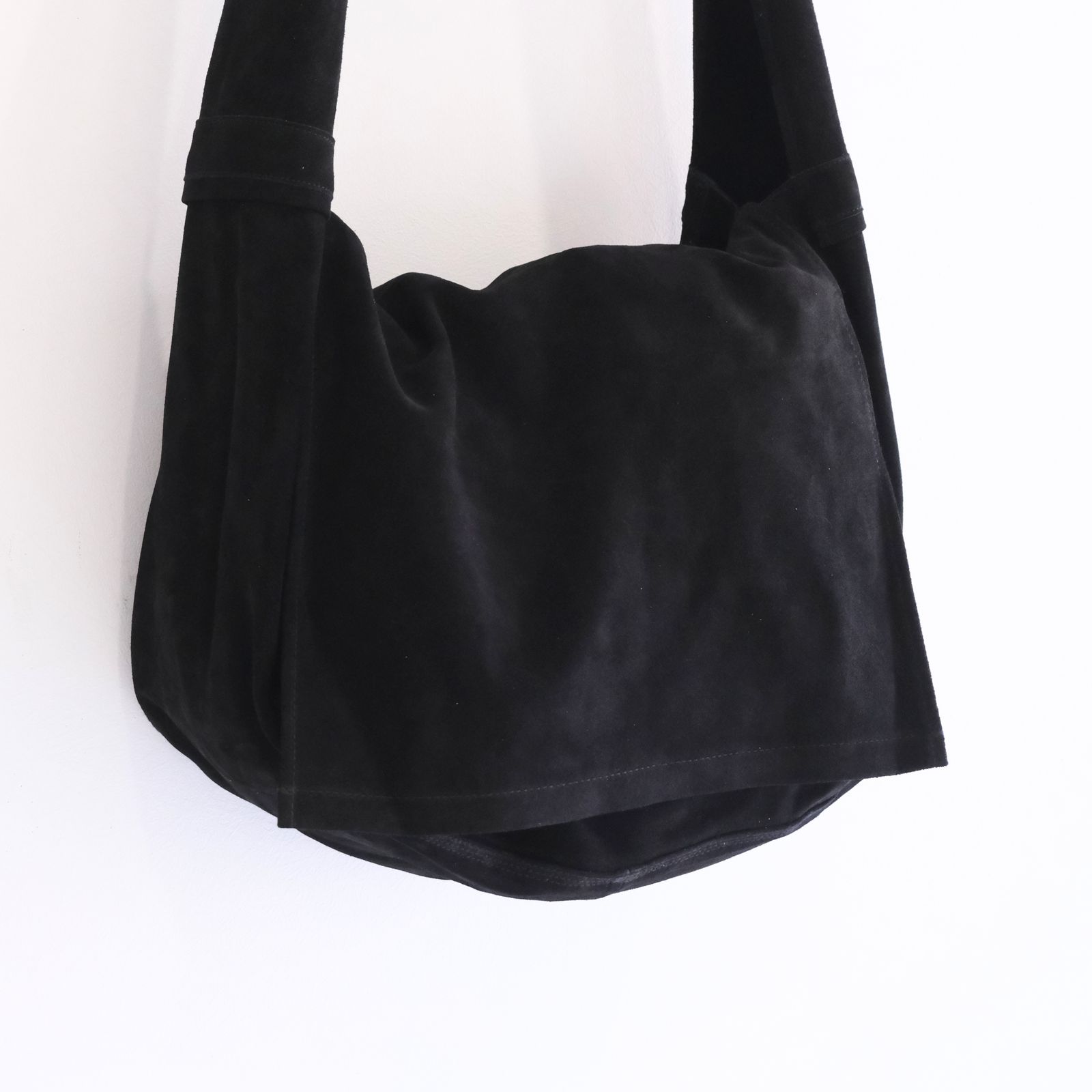 LEATHER SHOULDER BAG  - Cow split leather -（Black）