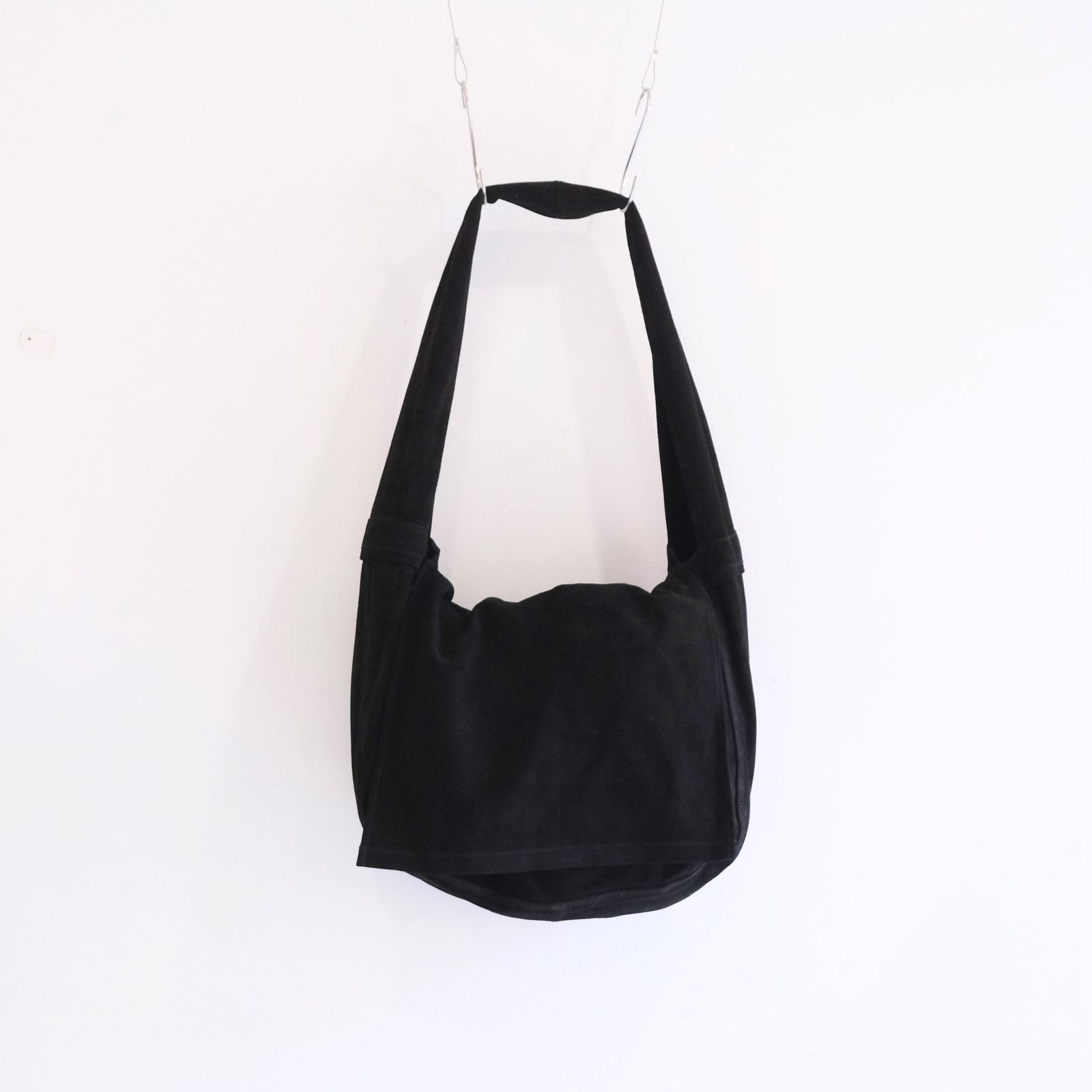 LEATHER SHOULDER BAG  - Cow split leather -（Black）