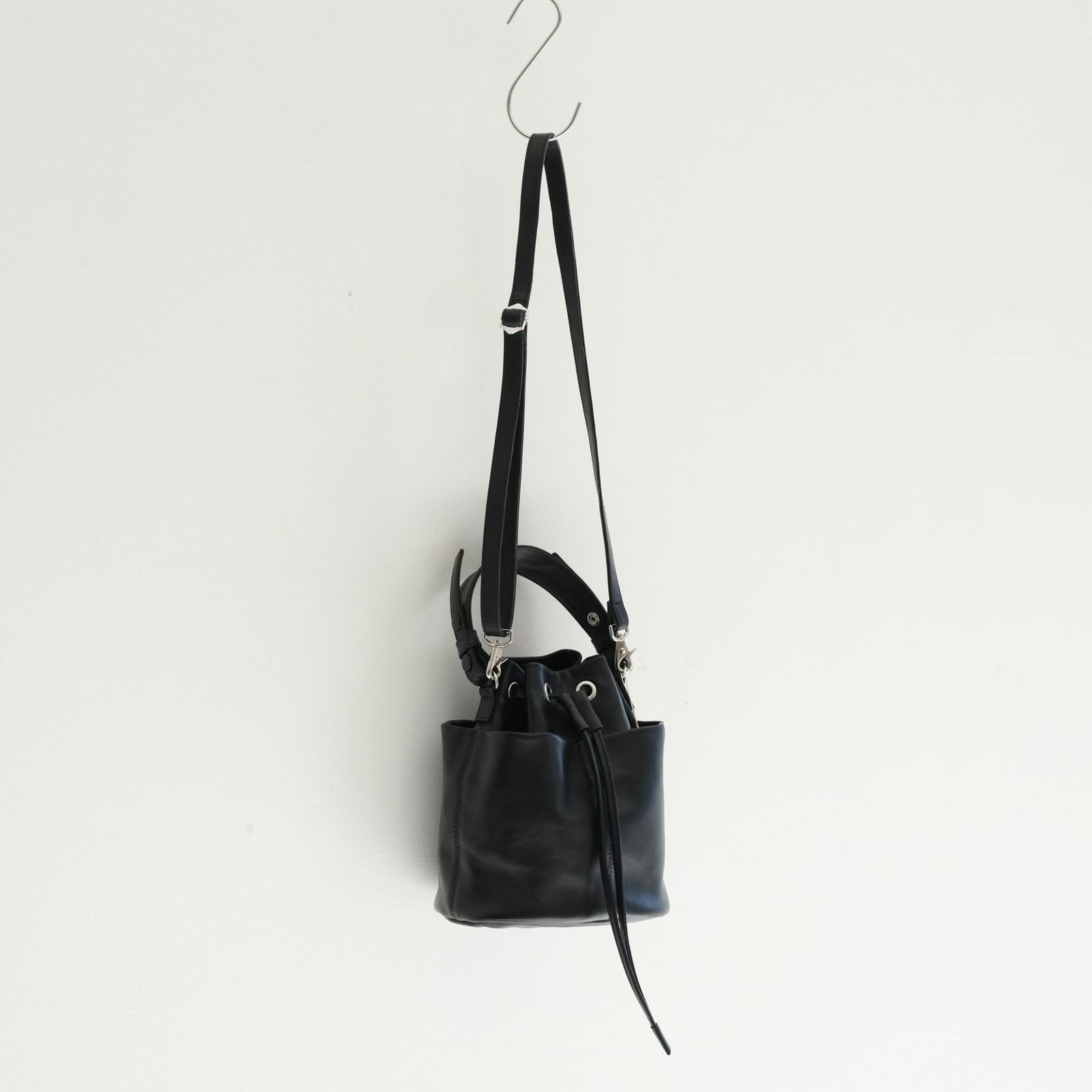 DRAWSTRING BAG / バッグ / レザーバッグ / COW SKIN / 牛皮 / BLACK