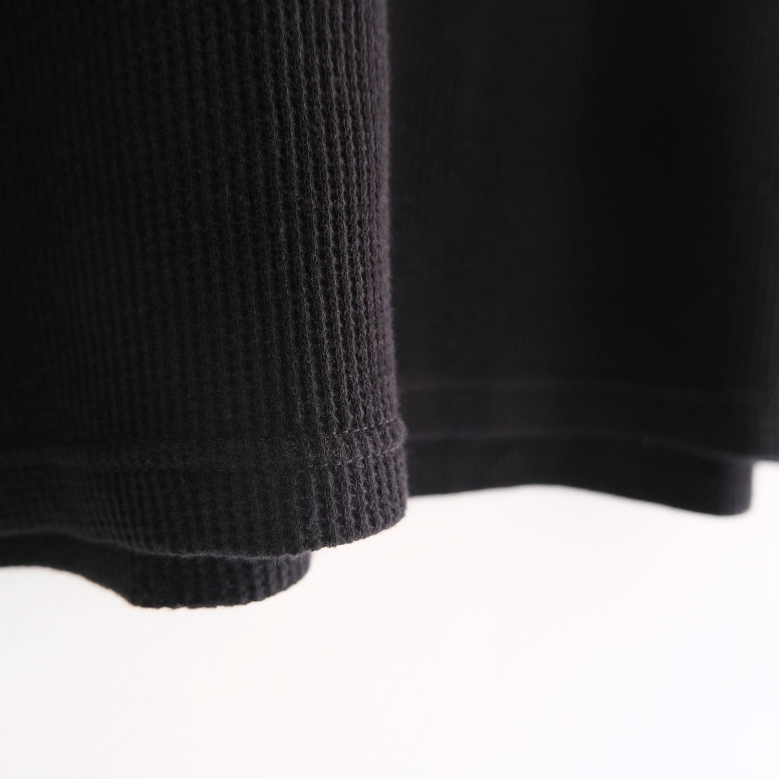WRAP AROUND SLEEVELESS POCKET TEE ‐Recycle supima waffle‐ / ラップアラウンドスリーブレスポケットTEE ‐リサイクルスーピマワッフル‐（Black）