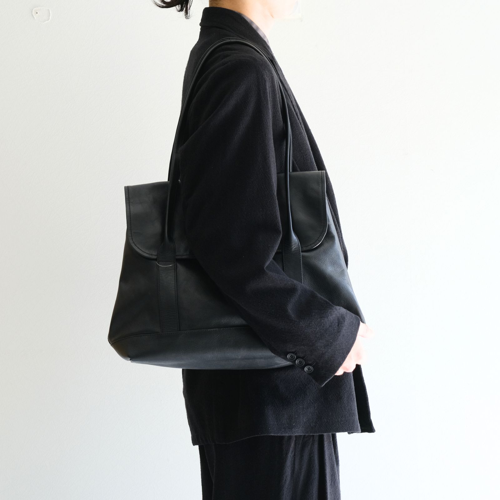 ROUND TOTE BAG M SIZE（BLACK）