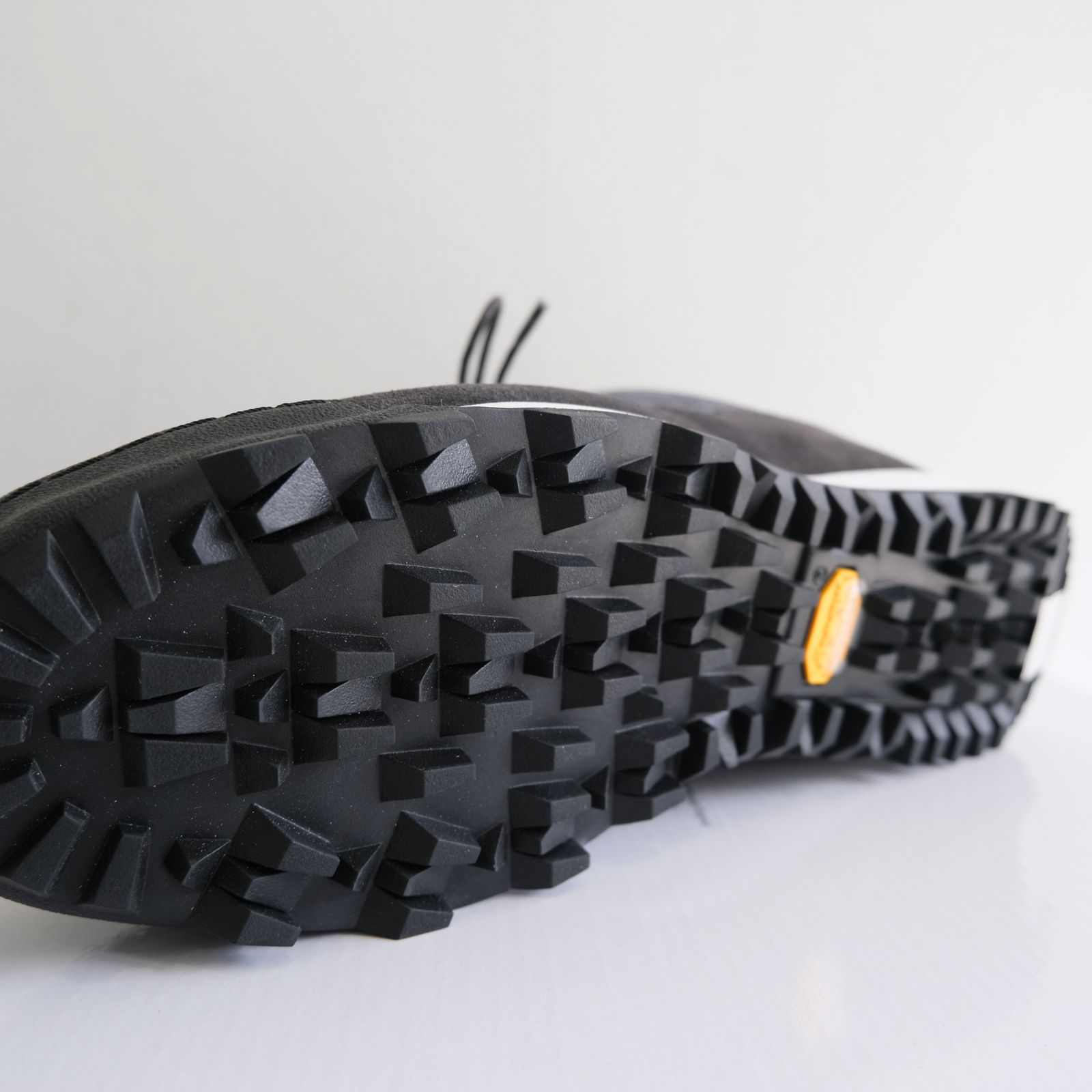 FLOW-MID SHOES is-ness×SUICOKE / シューズ / コラボ / GRAY x CHARCOAL