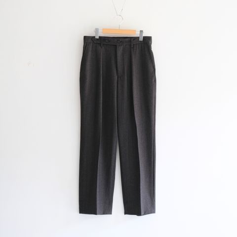 【残り1点】MELANGE BARATHEA STRIPE TUCKED TROUSERS（CHARCOAL BROWN）